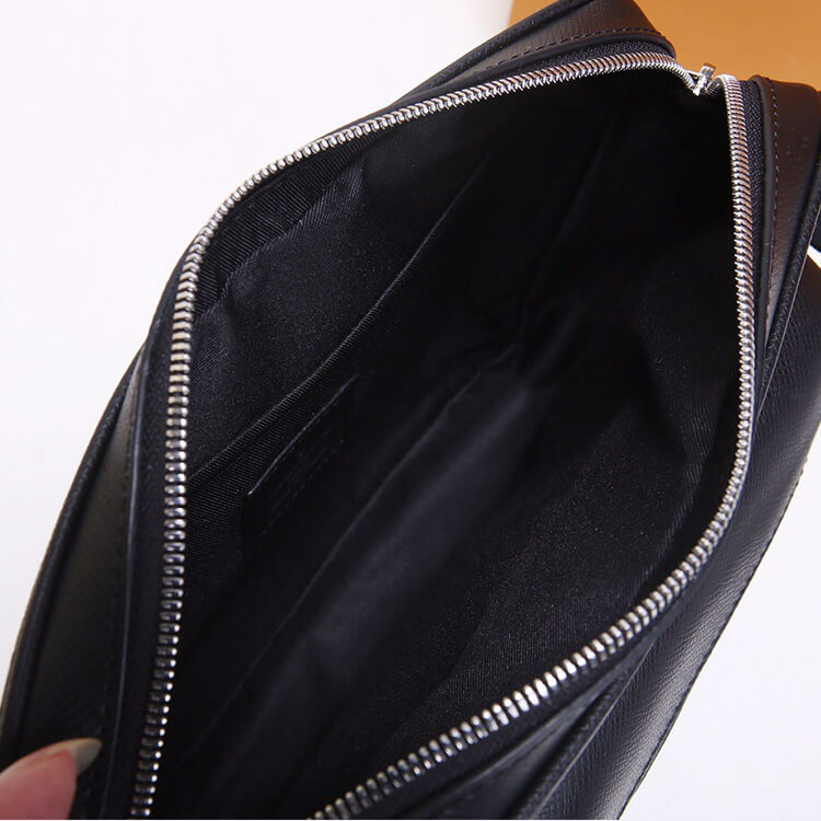 LV Outdoor Messenger